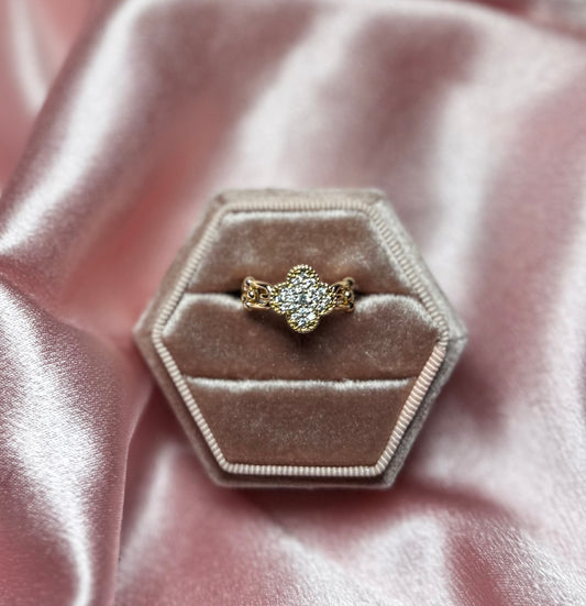 DIAMOND CLOVER RING