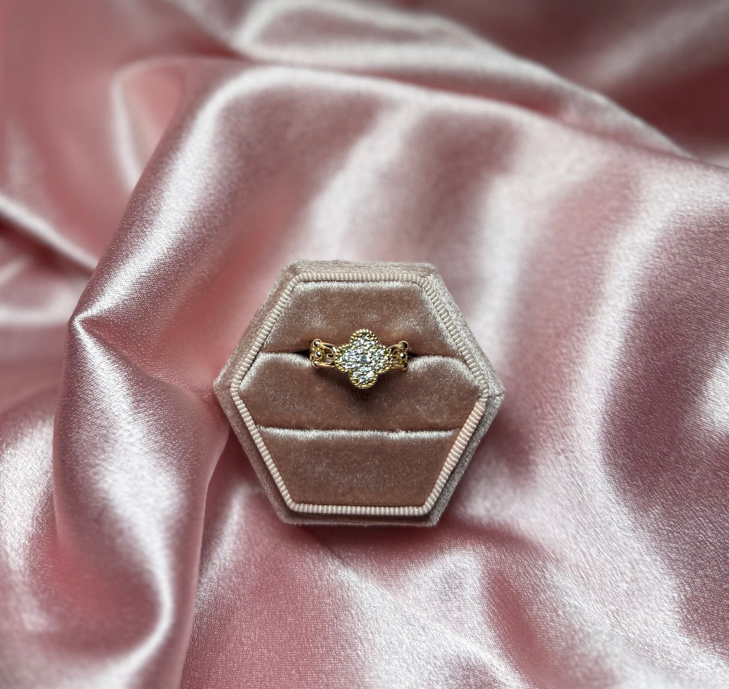 DIAMOND CLOVER RING